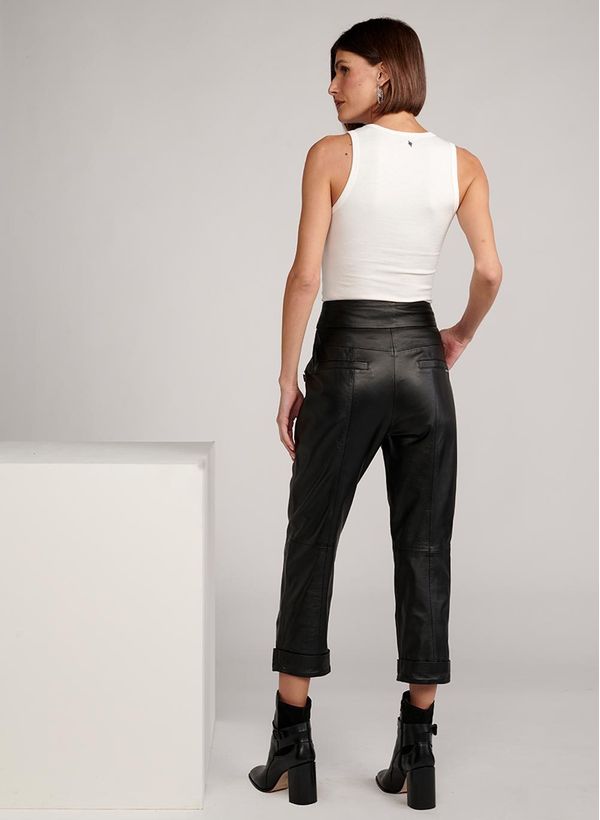 18140256_09_4-CALCA-PRISCILA