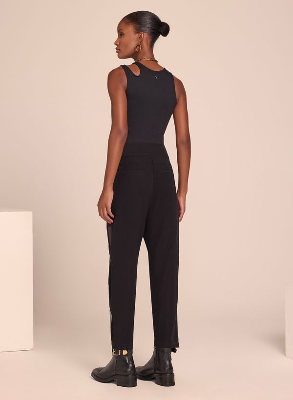 18042110_09_4-CALCA-LUCY