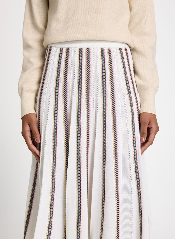 16112575_94_2-SAIA-ELAINE