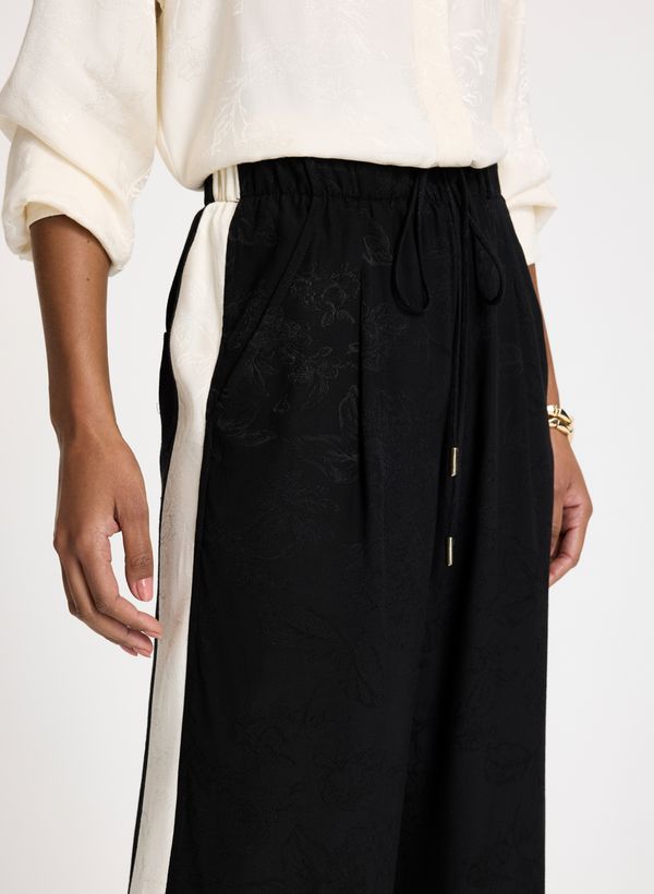 18042162_596_2-CALCA-AMANDA