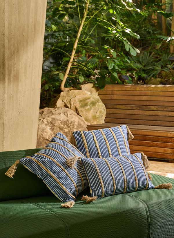 62740257_48_2-ALMOFADA-PAU-BRASIL-III