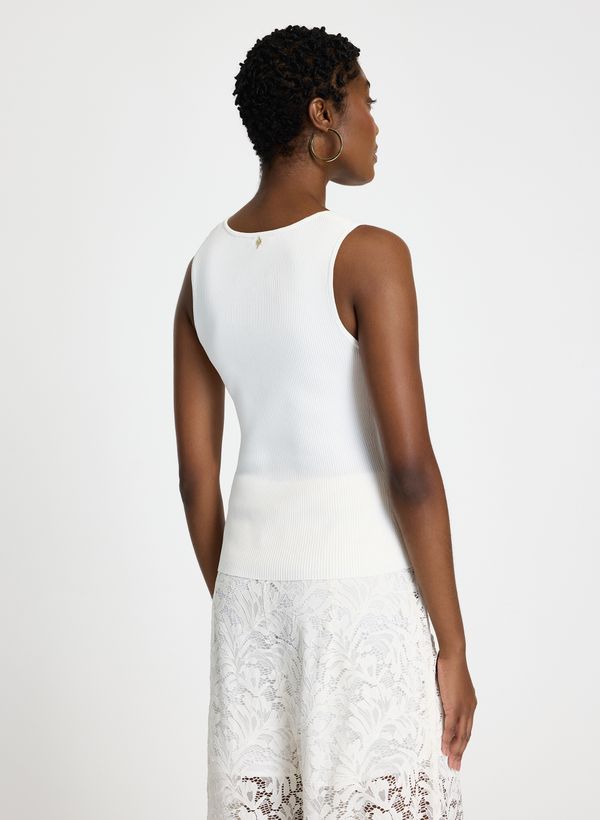 12181267_11_4-REGATA-NAIRA